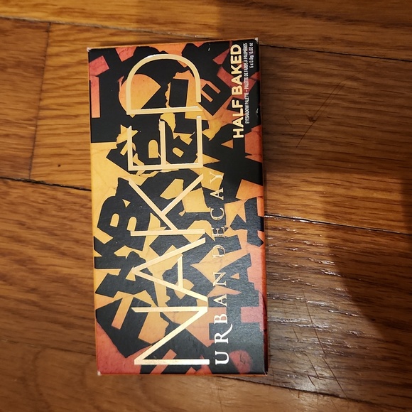 Urban Decay Half Baked Palette - Picture 2 of 3